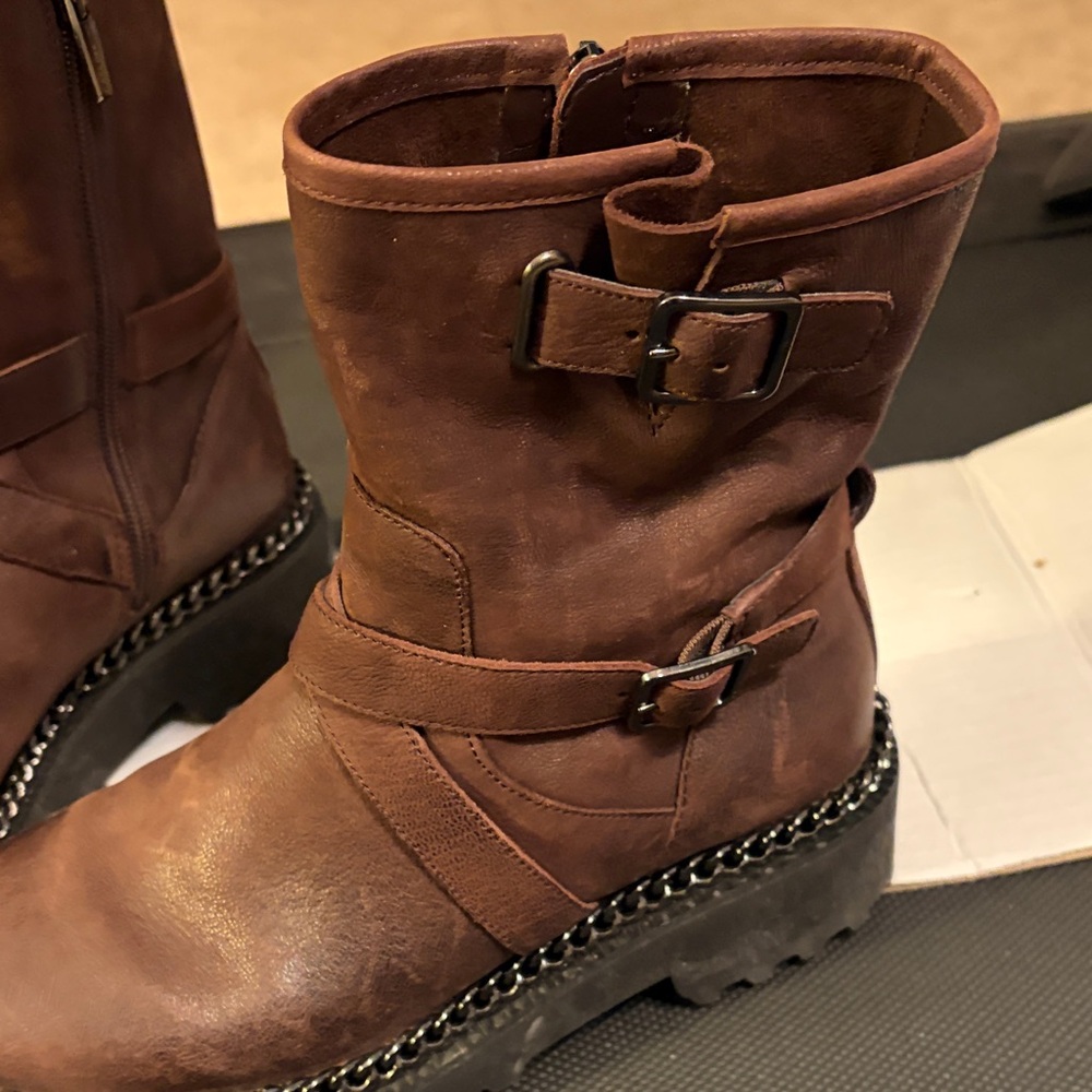 Vince Camuto Dark Brown Combat style Boots. 8M/ 38.5. Side zip. - Picture 5 of 13